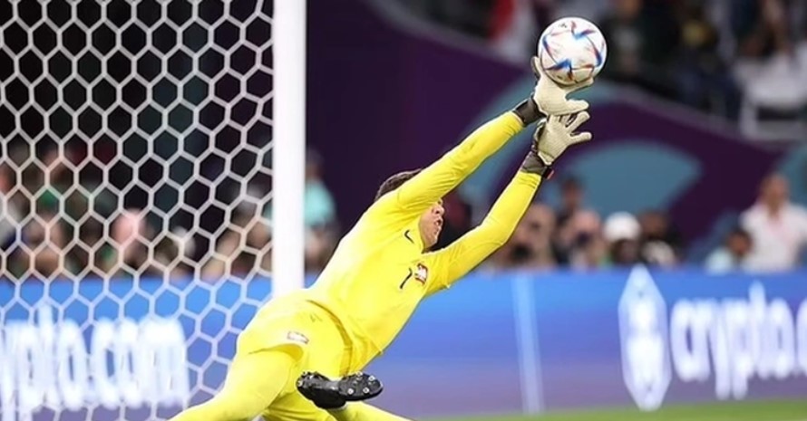 Những Hành Động Bị Cấm Của Thủ Môn